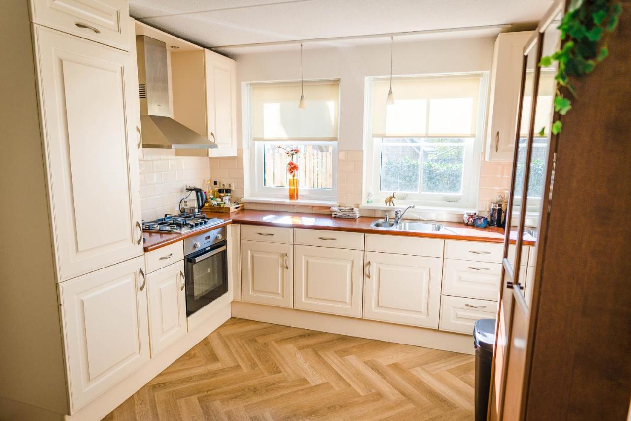 Luxe Vakantiehuis In Het Bos Met Jacuzzi En Sauna لونتيرين المظهر الخارجي الصورة