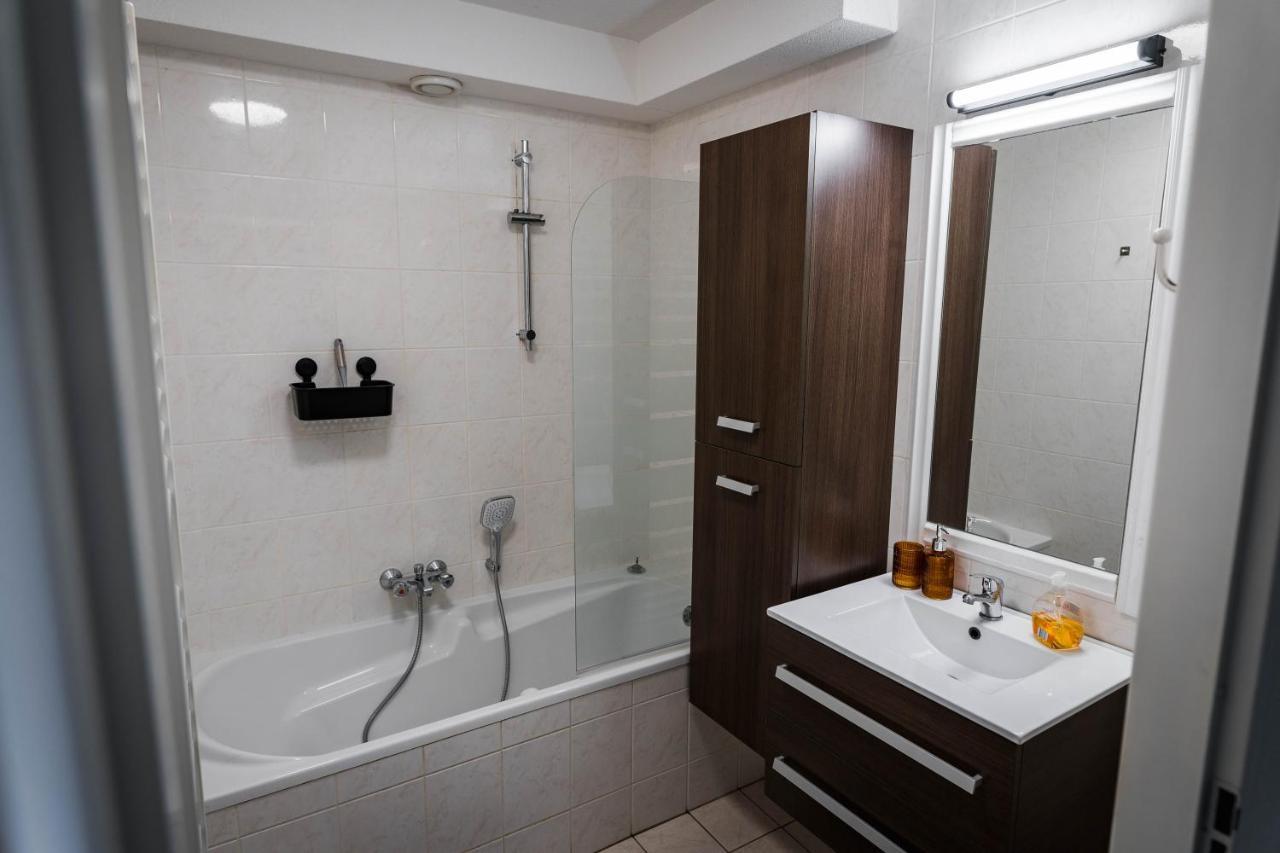 Luxe Vakantiehuis In Het Bos Met Jacuzzi En Sauna لونتيرين المظهر الخارجي الصورة
