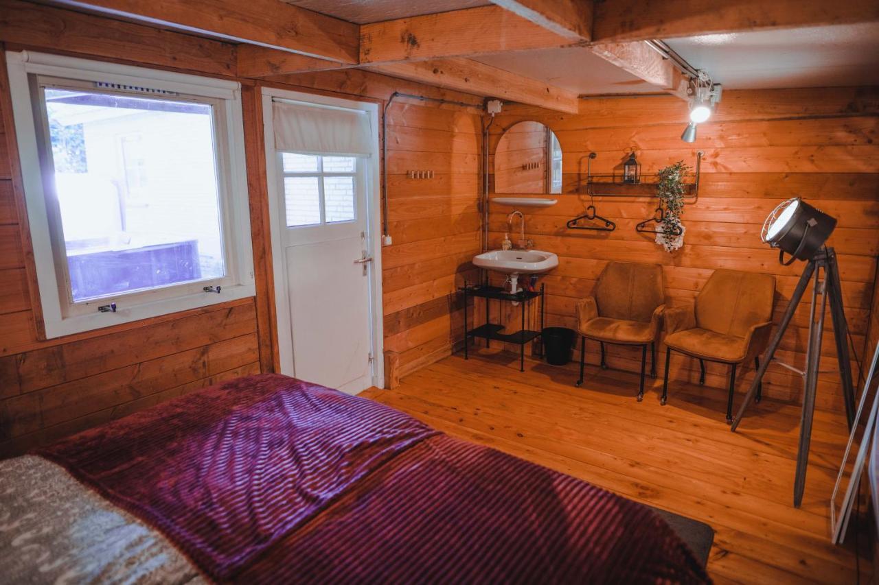 Luxe Vakantiehuis In Het Bos Met Jacuzzi En Sauna لونتيرين المظهر الخارجي الصورة